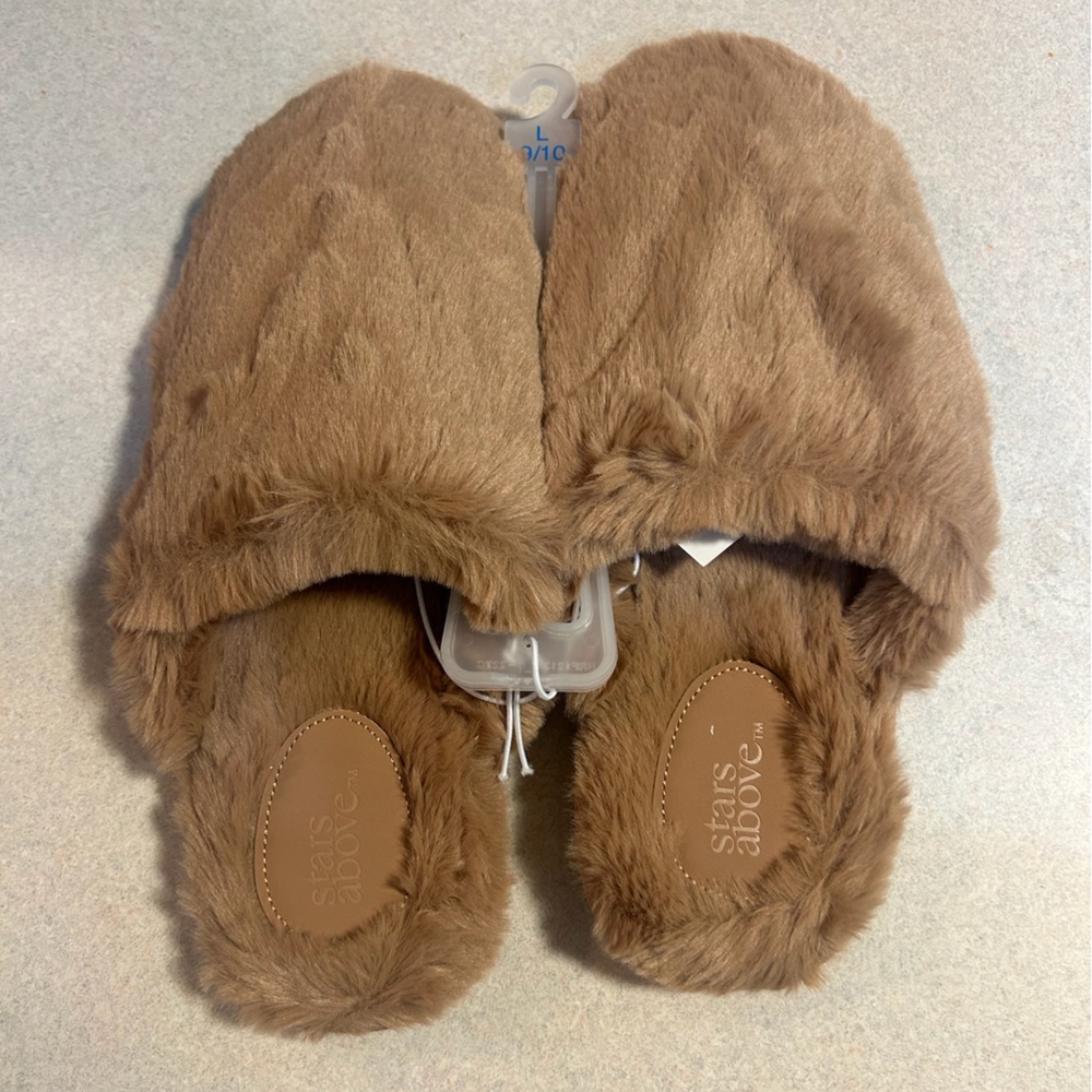 NWT Stars Above Brown Fuzzy Slippers Size L (9/10)